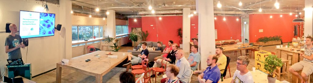 DevOpsUtrecht's tweet photo. .@Frank_Scholten is talking about #minimesos ! https://t.co/5JZOdxTc7y