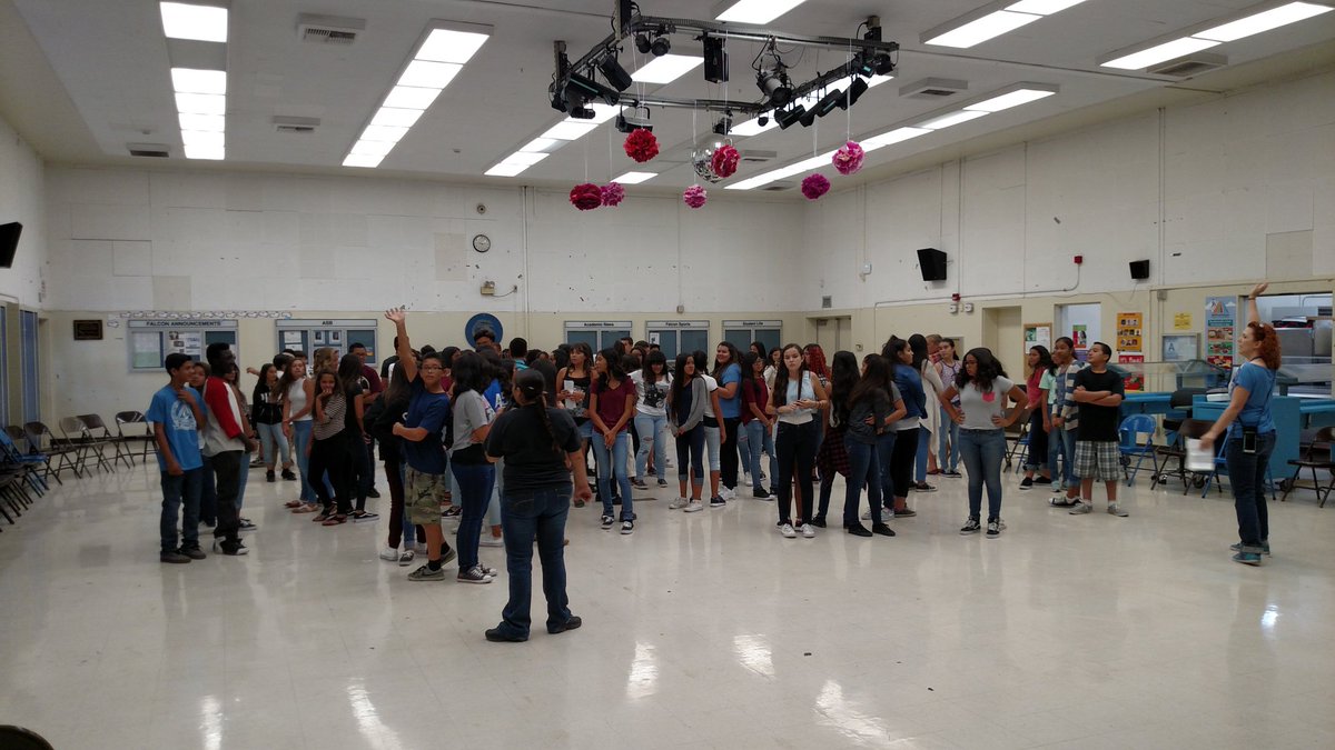 CMSFalcons_'s tweet image. First synergy of the year with @CMSWEBCrew and ASB! #coltonfalcons #webcrew #synergy