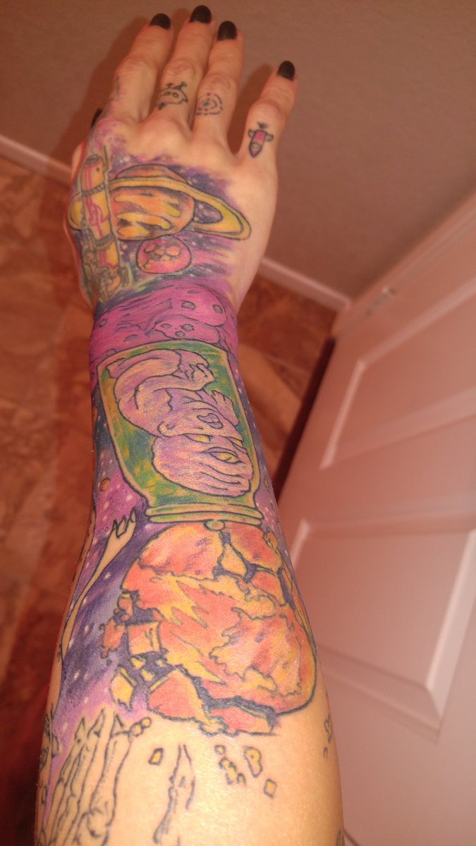 TSNinaLawless's tweet photo. Nearly done 🌸🌺🌼😻
If I can sit through it, finished on Sunday.
The wrist is a rough area.. So nervy, boney, and raw. https://t.co/tMPmffeqYD