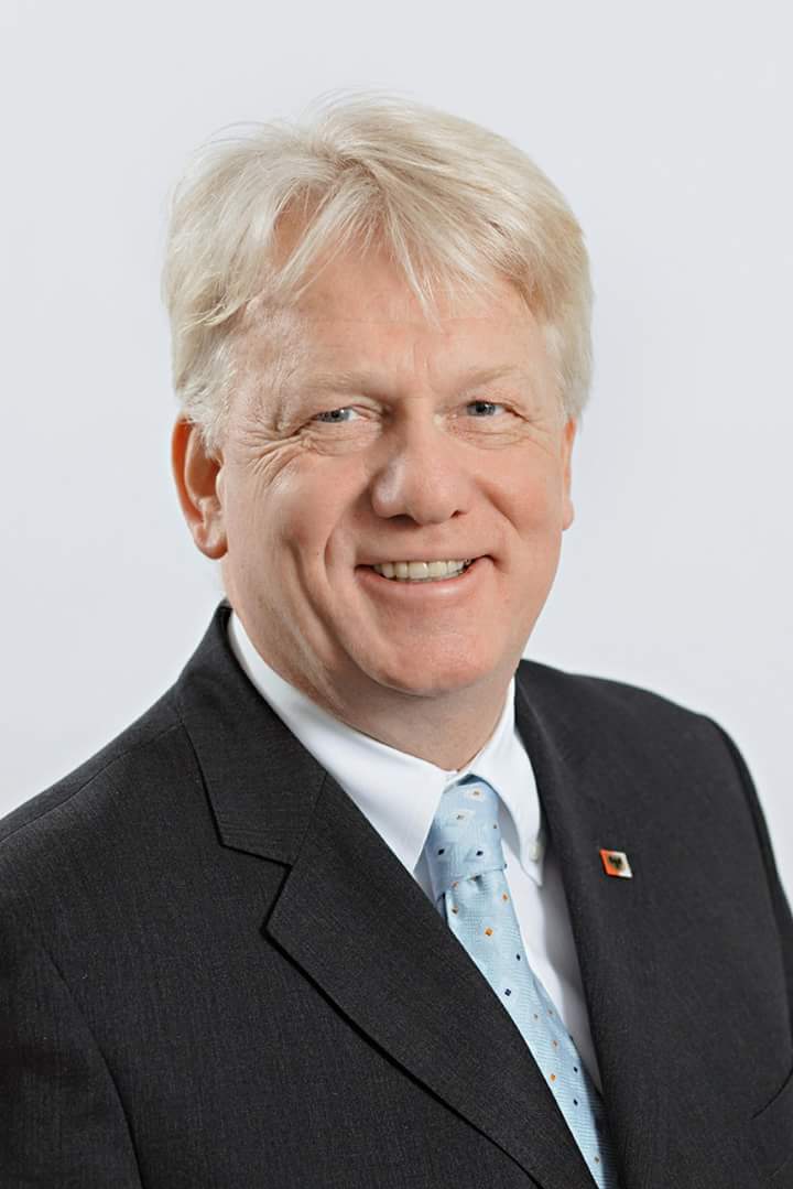 manlistic's tweet photo. Is this the face of the Mayor of Dortmund? Gov. Ben why! @channelstv @lindaikeji @eedem40 @SaharaReporters @pdbraide https://t.co/0uj1zOkTwN