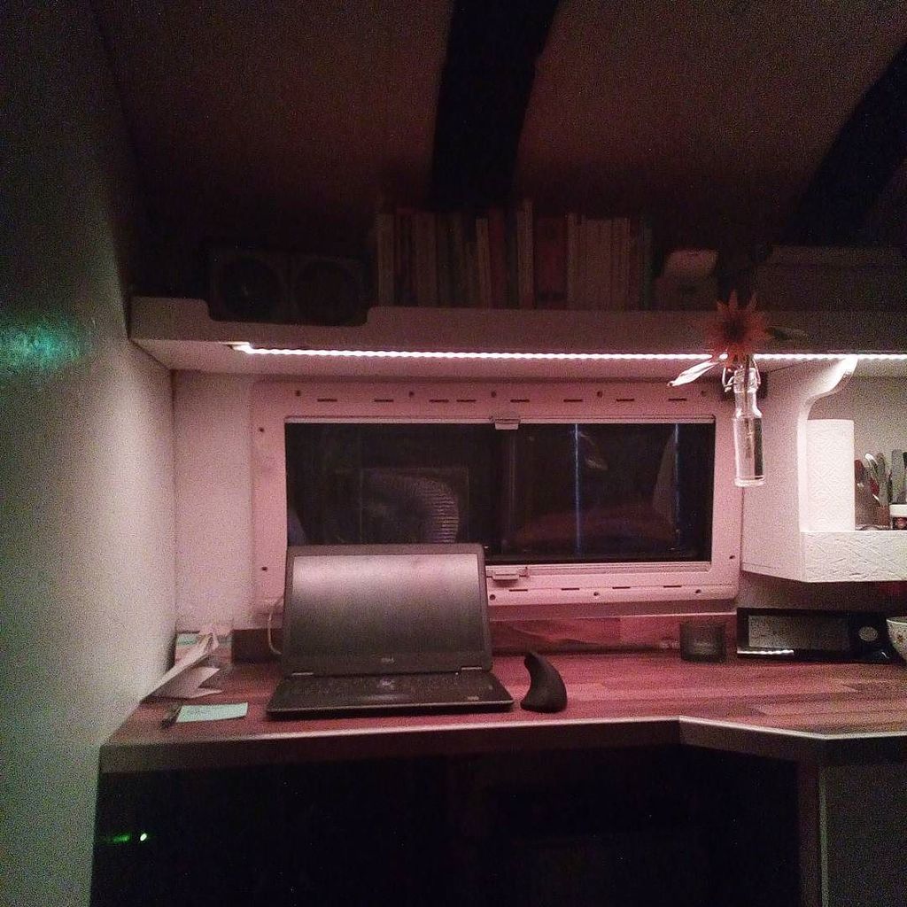 KeineEile's tweet image. Von Office #vanlife #vanwork #vanlifediaries #vanlifemovement #twitter ift.tt/2bmcQ5v