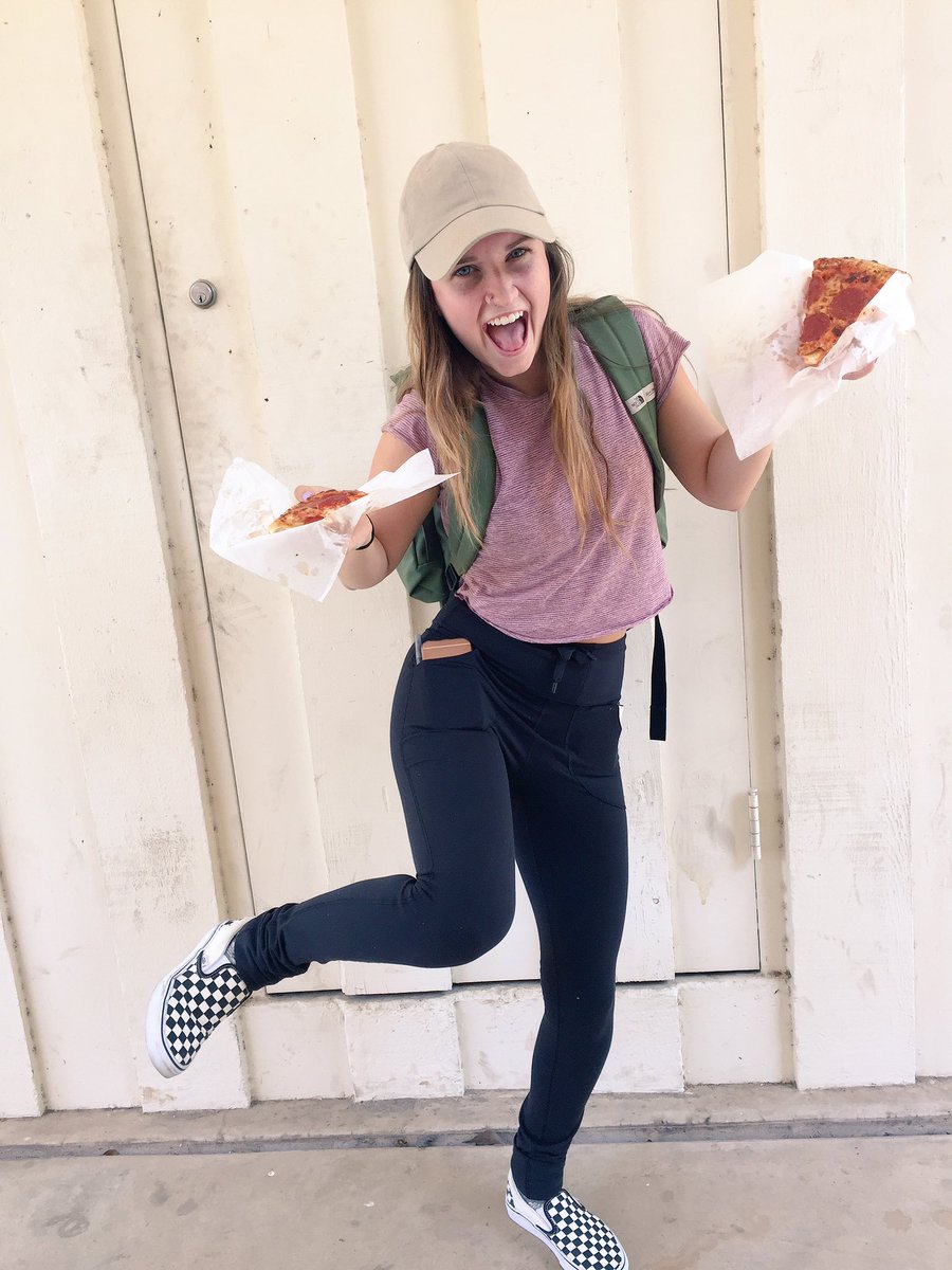 ASU_DUOS's tweet photo. ❗️FREE PIZZA❗️Hungry Howies is giving away free pizza in front of the Book Store🍕 #ASUduos #HIDAnce @EmmaNiemuth https://t.co/awOpHzktb4