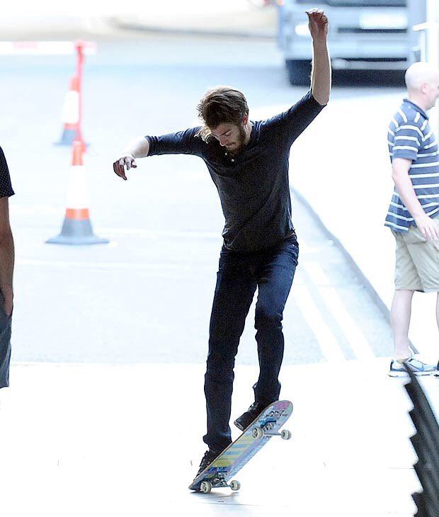 Deltage væg overvælde andrew garfield on Twitter: "Andrew riding on a skateboard  https://t.co/fX3tUu9RvO" / Twitter