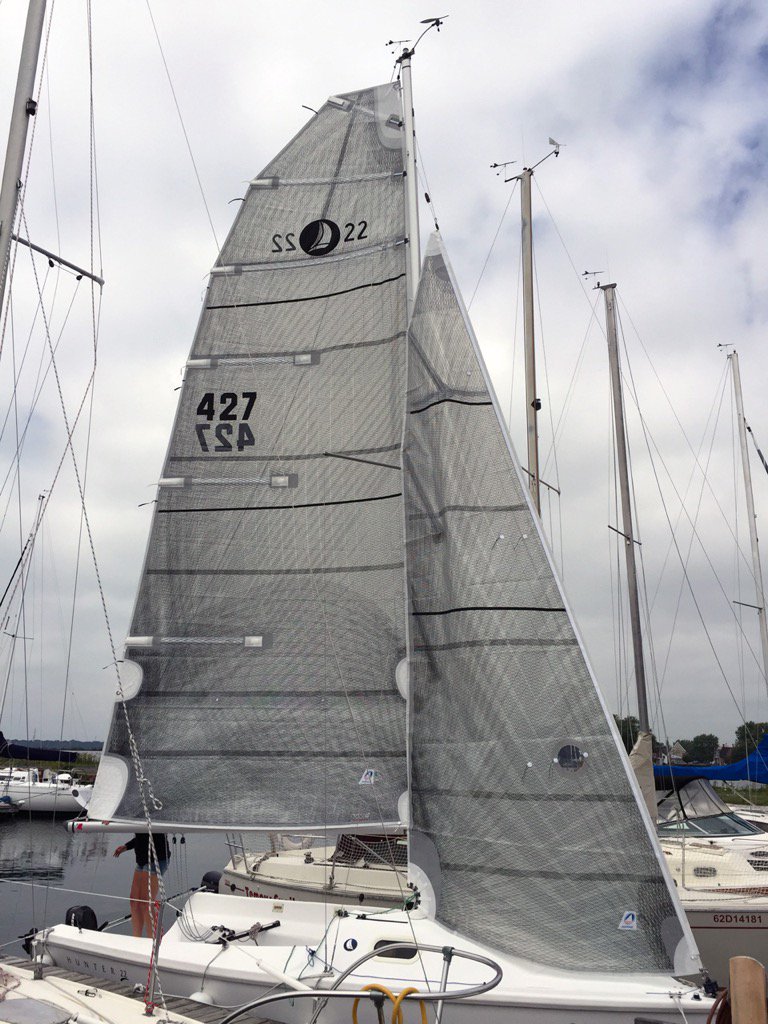 GregAEmerson's tweet photo. Marlow Hunter 22 all dressed up for some racing. https://t.co/VPrF5eurUT