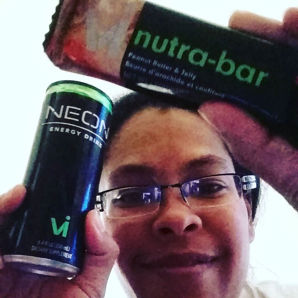 ImDPhillips's tweet photo. It's that time of day! 
#snacktime #NEON #NeonEnergyDrink #NutraBar #pbandj #ViNeon #energ… https://t.co/kS5FML5UG0 https://t.co/vJzRQjXPal