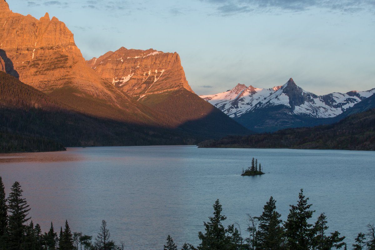 LifeProof's tweet photo. Matt and Hillary then continued north to #Glacier National Park in Montana. #LifeProofUnleashed #NPS100 https://t.co/0BvBvwe5dj