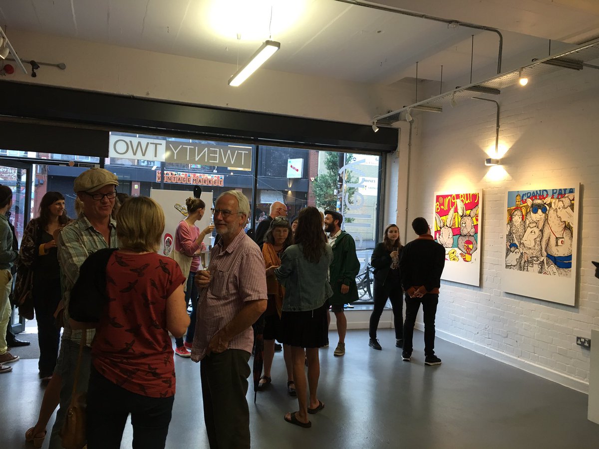 gallerytwenty2's tweet photo. Another great private view @gallerytwenty2 with @LucasAntics &amp; @FineArtClifton https://t.co/zGXS38JXdw