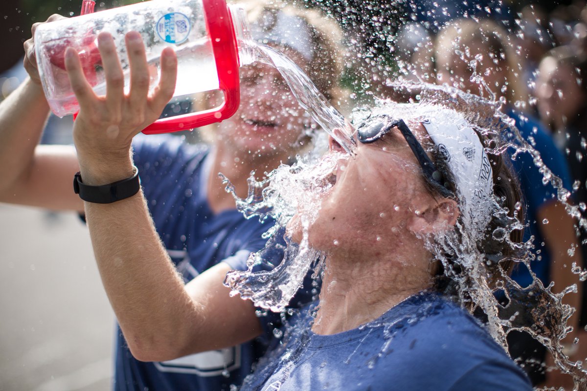 TheBUClarion's tweet photo. Keep it cool during Welcome Week with the BUClarion! PC: @nklokphoto #buwweek #buwweek16 #betheluniversity https://t.co/C51z3JQSfV
