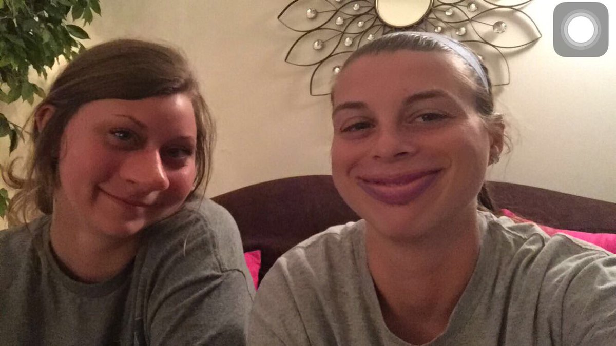 katie_spinks's tweet image. When your 10 day cleanse is FINALLY over!!!!!!  #5lbsdown and #4lbsdown #GainingItBackTonight 😼 @moe_moneeyy