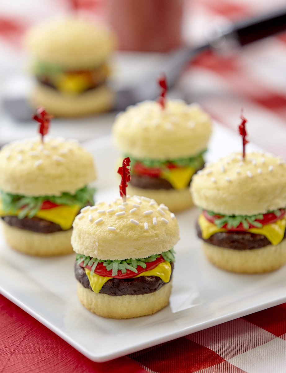 We are celebrating #nationalburgerday with these Cheeseburger Cupcakes from the #NerdyNummiesCookbook! 🍔💕