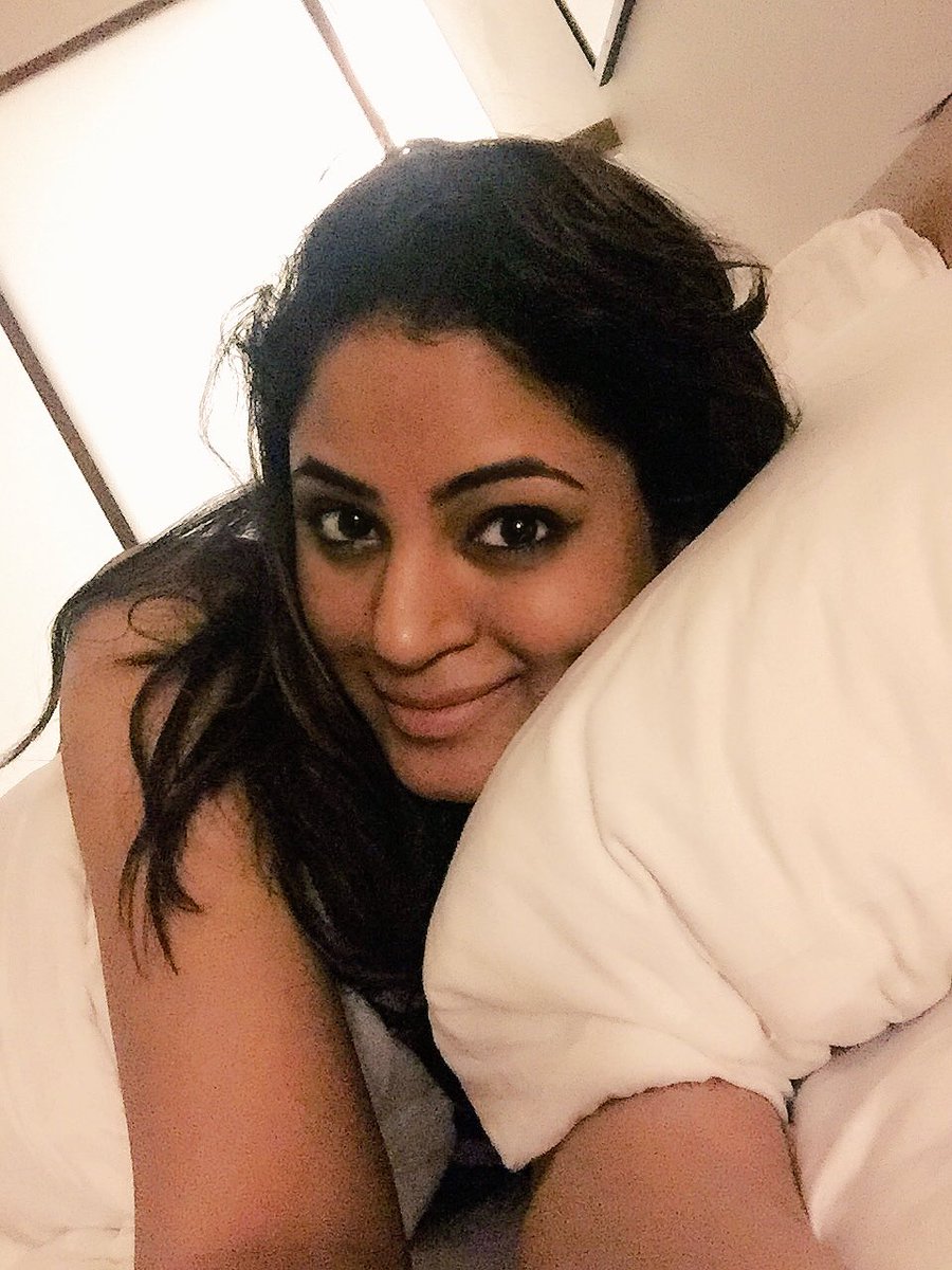 iamshilpisharma's tweet photo. Good night selfie !! 😘😇💕🤗
#goodnight https://t.co/9l95ggbcIy