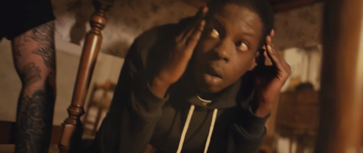 #KarimOuellet dévoile un nouveau #vidéoclip qui fait vraiment peur nightlife.ca/2016/08/25/kar…