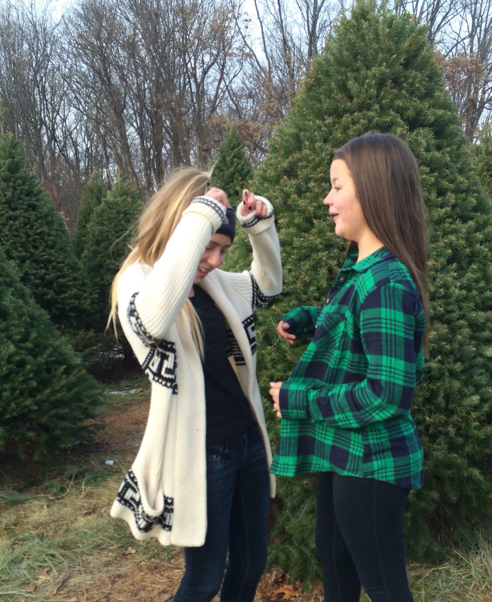 aidanmooney19's tweet photo. hbd LE!! good thing these are the only pics we have :) love you long time https://t.co/TAuNdzEnB2