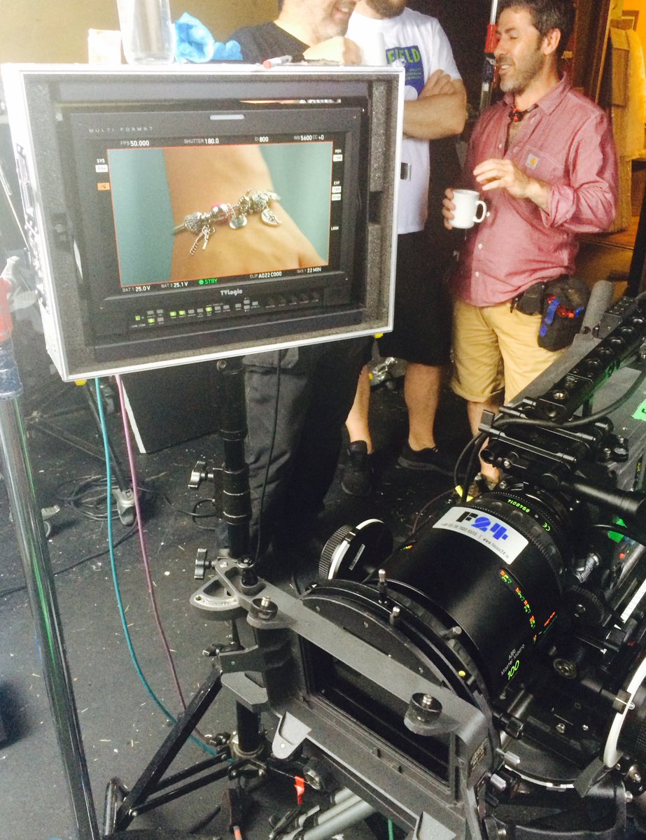 LydiaOrange28's tweet image. Great to work with @BrightSpark3 again today thank you for a great shoot!  @hsamueljeweller #christmascommercial