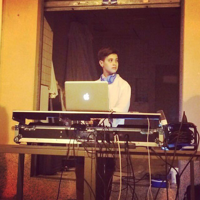 Tapsdesuro's tweet photo. DjNess a @Tapsdesuro aquest vespre! Sopar amb música! #dijousaltaps #estiualtaps https://t.co/9B8ArRAfm3