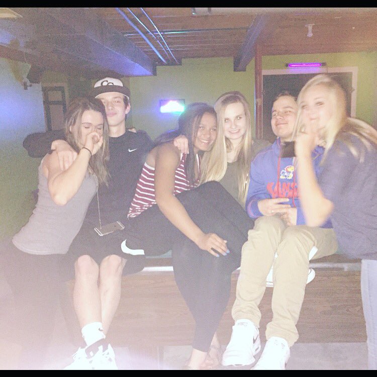 ZaySutherland's tweet photo. Happy bday pizza girl ily❤️😂 https://t.co/aAwNzw6up0