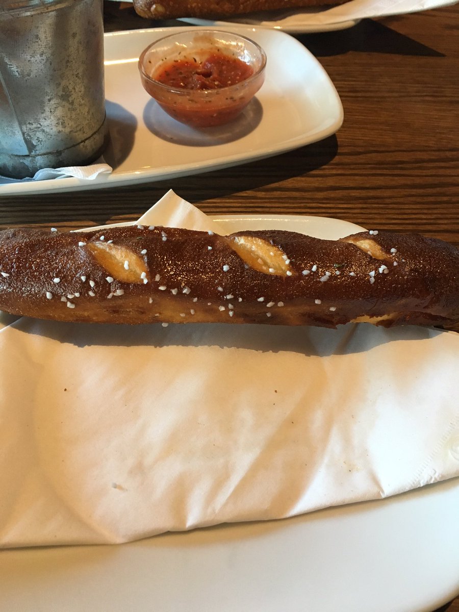dj_phur's tweet photo. #whereamifordinner @smooks19 @jutbam https://t.co/WKt8cFgUPr