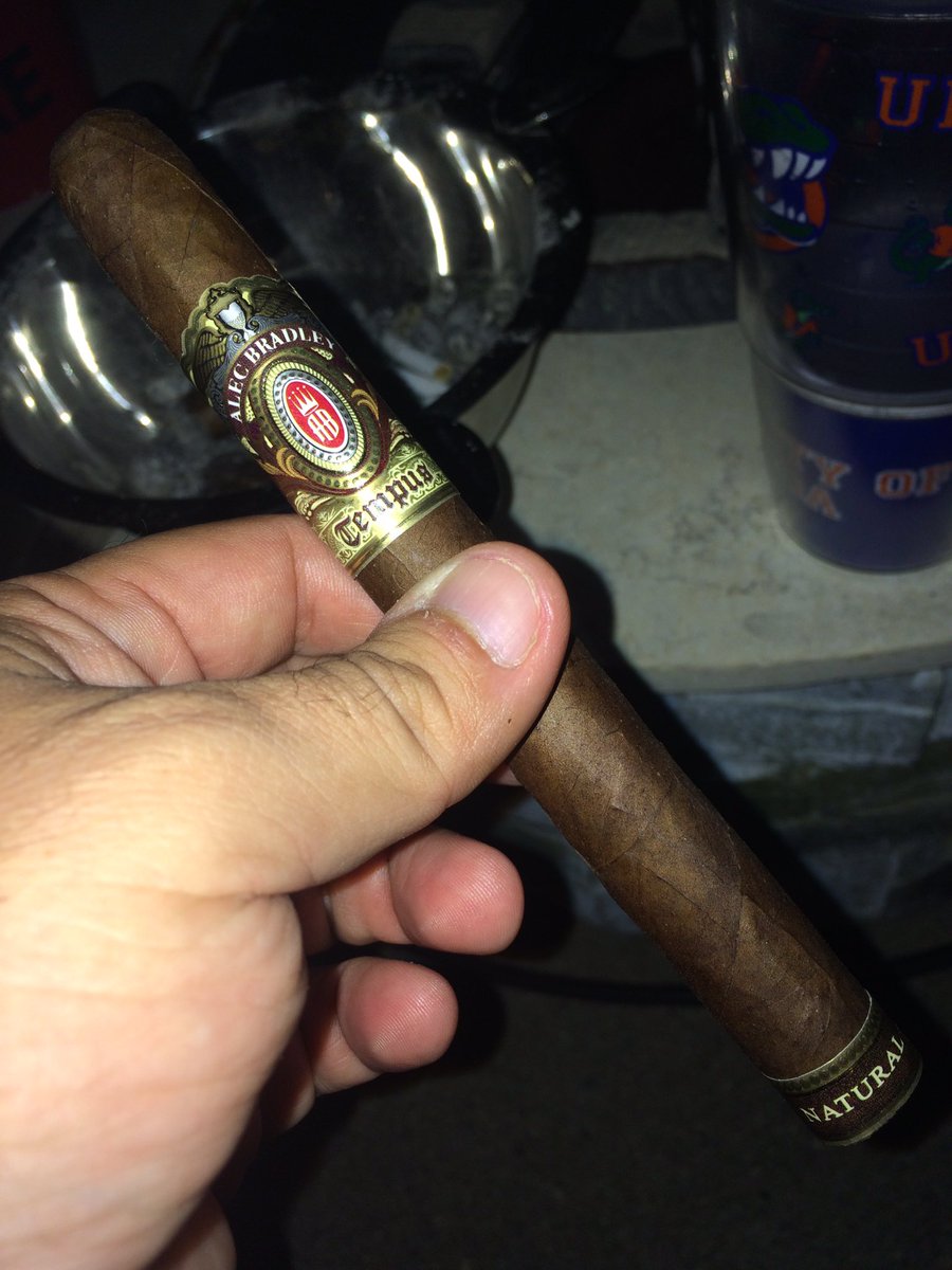 TheCigarGeek's tweet photo. #Nowsmoking @alecbradley Tempus Natural A nice rich #cigar with a mix of coffee, leather, coffee, &amp; spice #Cigargeek https://t.co/sS1W2P5E68