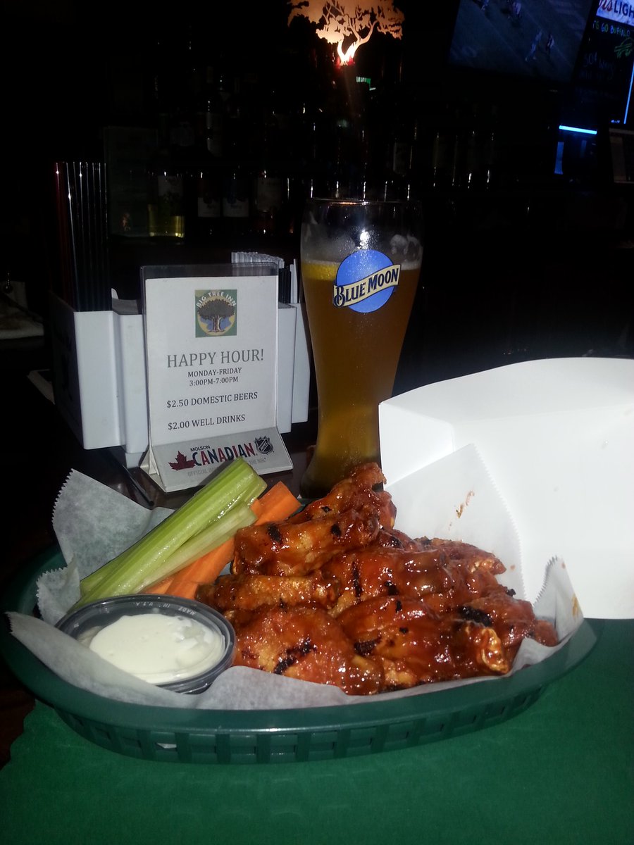 LakeEffectXJ's tweet photo. #Wings are always amazing at @BigTreeInn https://t.co/D20IeO42kK