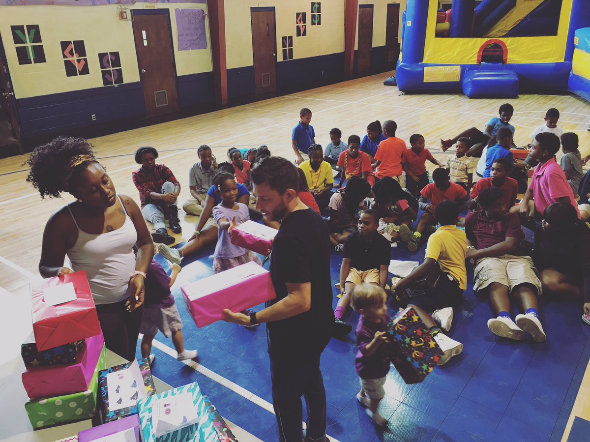 TheMoveChurch's tweet photo. We love to hype hope! We gave over 50 pairs of new shoes to kids today! Thank you for your generosity! https://t.co/iObc01NsyD