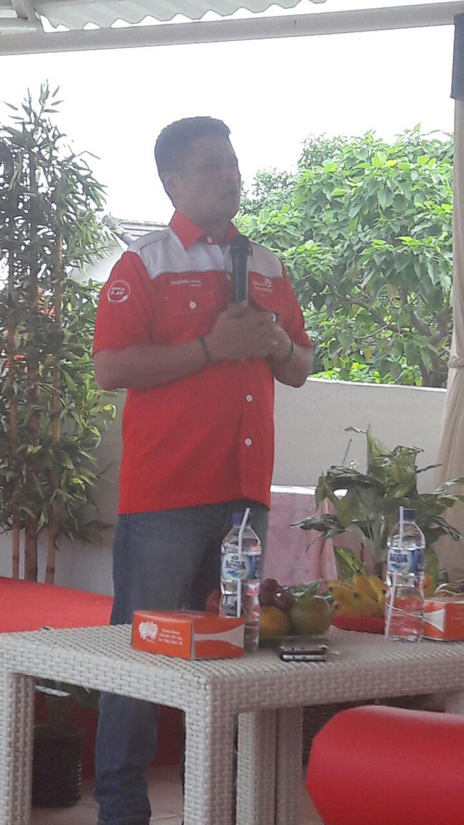 xhaka011's tweet photo. @parwi66 
@_funtastic5_ 
#TelkomFuntastic5
#GEMATREG5 Penandatangan PKS Partnership Perumahan Ladiva Witel GEMA https://t.co/7EYSkp6IBt