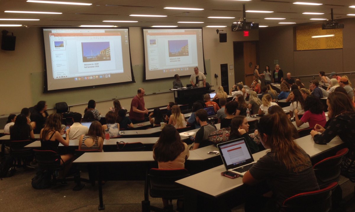 cuevacha's tweet image. First meeting of the big Reporting Words class. A bit intimidating. #reportingUT