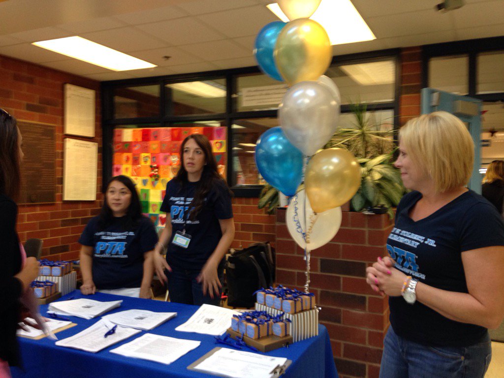 tolbertreading's tweet photo. BTSN at Tolbert Elementary! Check out our FAB PTA!! #Lcps17 #tolbert17 https://t.co/36EfYorD5r