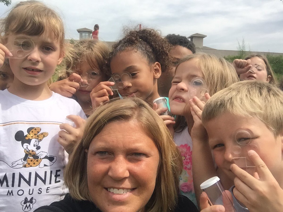 mrsbenne's tweet image. My @FVFirebirds1 1st gr. Ss are becoming quite the little scientists! Rock hunt today! #bpsne #learninghandson