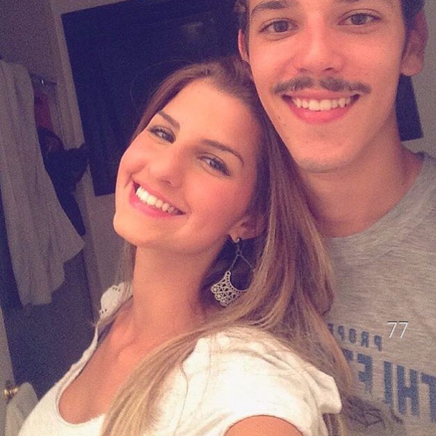 77clov's tweet image. Eu só lembro do tempo bom, esqueço dos problemas quando a gente tá junto!!