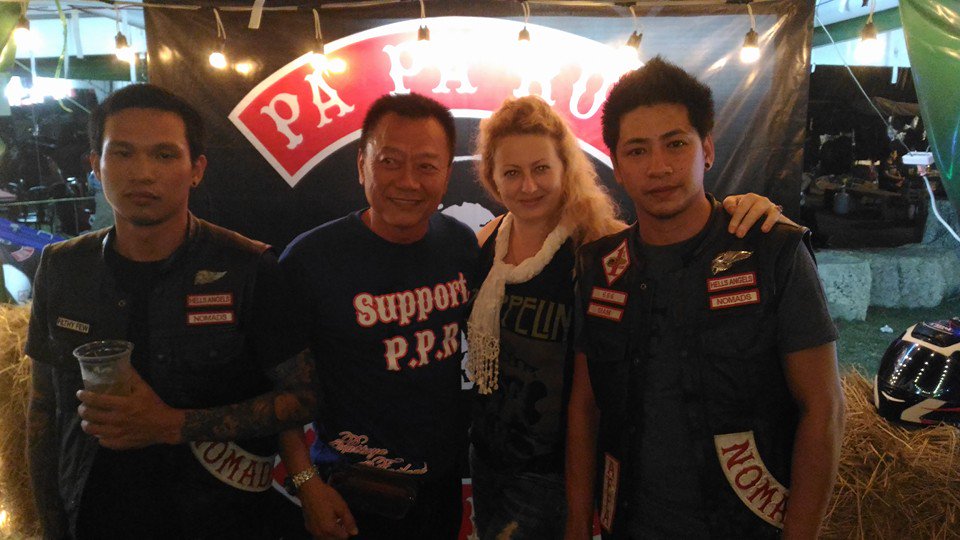 Hells81Angels81's tweet photo. #thailand #HellsAngels #hells #angels #Vajiralongkorn #Bhumibol #Adulyadej #bild #maha #humiliation #lesemajeste112 https://t.co/3DlWqGnobv