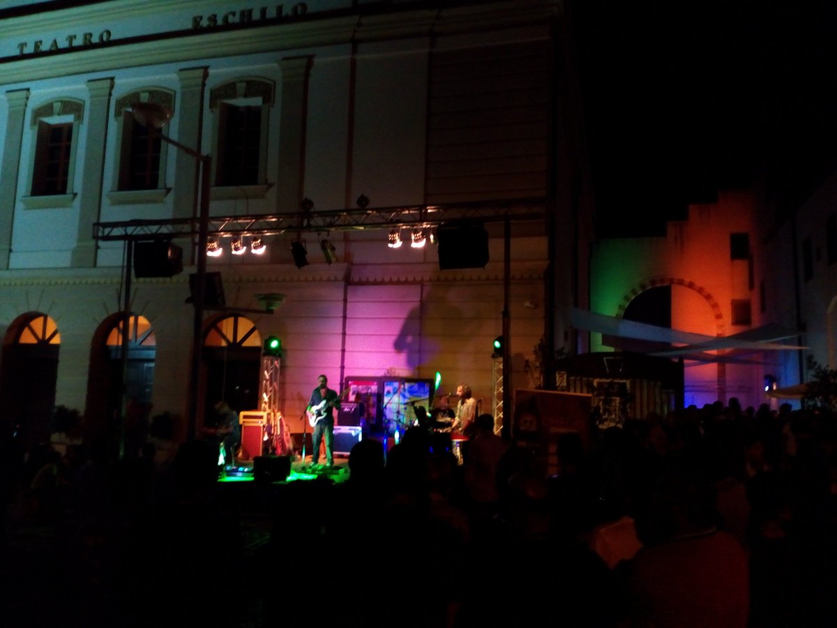 WTTMachine's tweet image. E Gela canta! 
#NowPlaying #Breathe #PinkFloyd #PinkFloydNight at #GhelasMusicFest #Gela #music #live