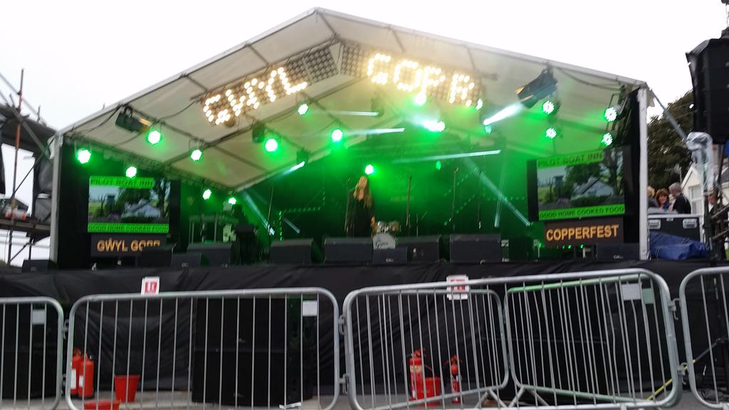 JoeM_PM_UK's tweet photo. Great night at #copperfest. Met the ultra-talented @siobhanowen and @SopranoScarlett and was thoroughly entertained! https://t.co/UfwsXhmOal