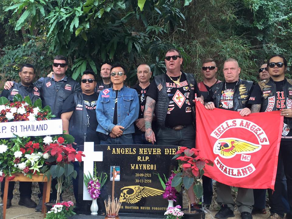 Hells81Angels81's tweet photo. #thailand #HellsAngels #hells #angels #Vajiralongkorn #Bhumibol #Adulyadej #bild #maha #humiliation #lesemajeste112 https://t.co/zH1AuucjOW