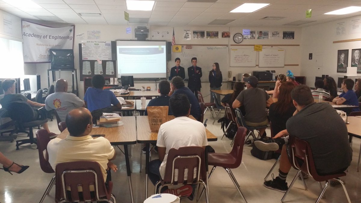 MiddletonTSA's tweet photo. First Parent meeting for #MHSTSA looking forward to a great year! @MiddletonSTEM https://t.co/Se2AmteCug