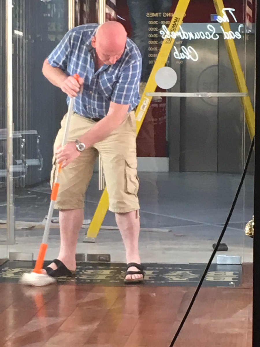 gingerjosh11's tweet photo. Your doing a grand job #bittotheleft #barberbarermopper @MorganLeahy @DignamNeil @Johnny_BaBa  @BarberBarberuk https://t.co/RAq6TxZykw