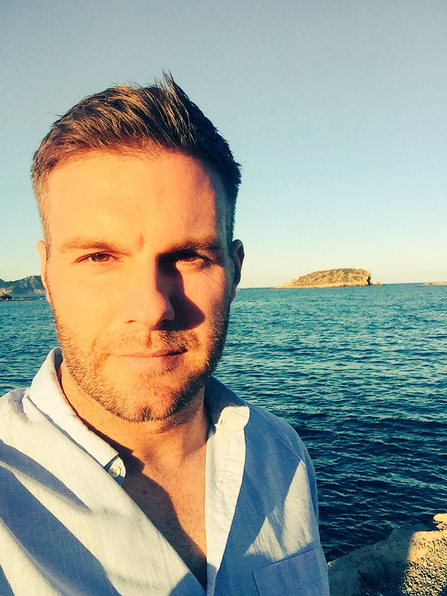 jarmanjax's tweet photo. Oh hes been spoiling us this wk as @barlowlookalike #bloodygorgeous In words of @bexterragga #hedgetit ππ https://t.co/vip4znGF3X