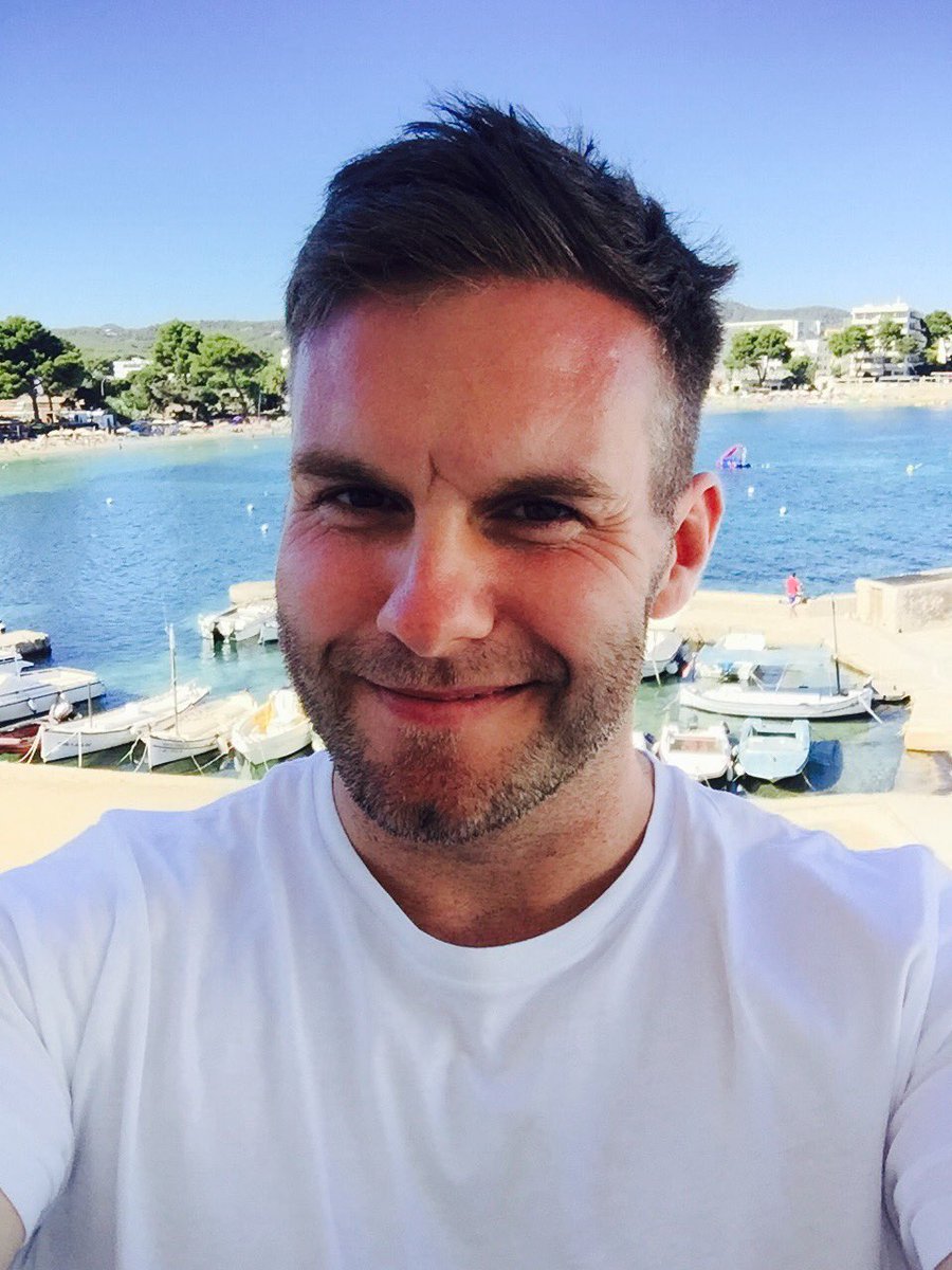 jarmanjax's tweet photo. Oh hes been spoiling us this wk as @barlowlookalike #bloodygorgeous In words of @bexterragga #hedgetit ππ https://t.co/vip4znGF3X