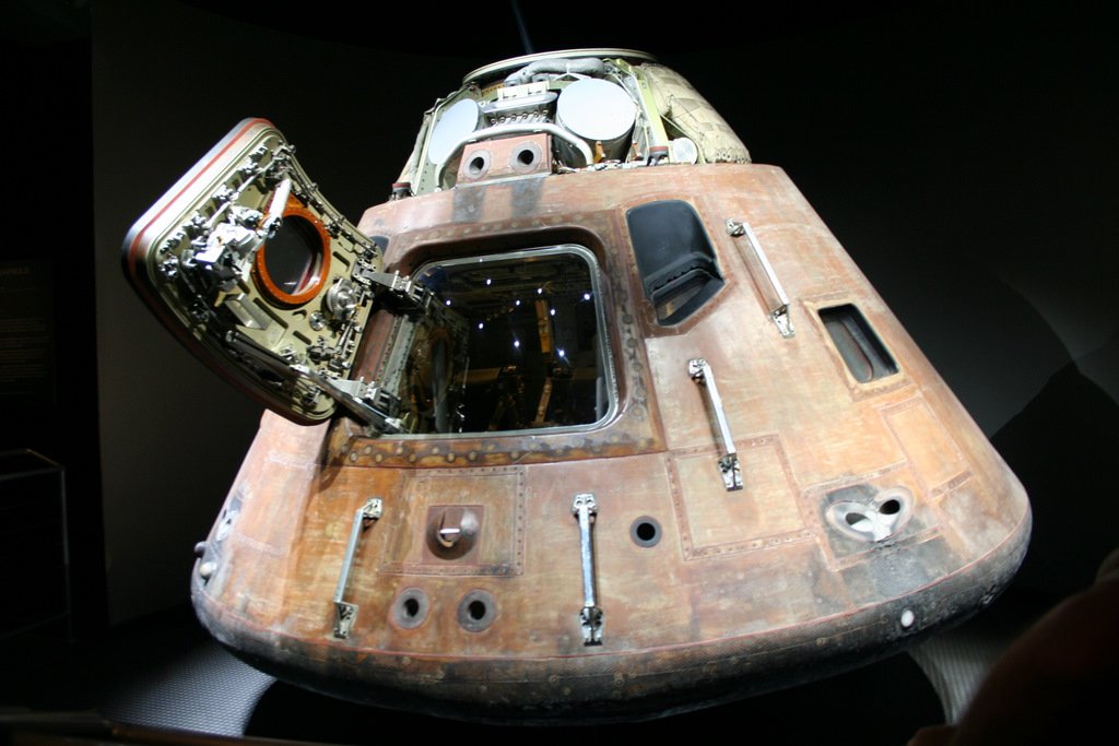ezralevant's tweet photo. One is a lifeless robotic relic of another era. The other is the Apollo capsule. https://t.co/KalVxQtdY6