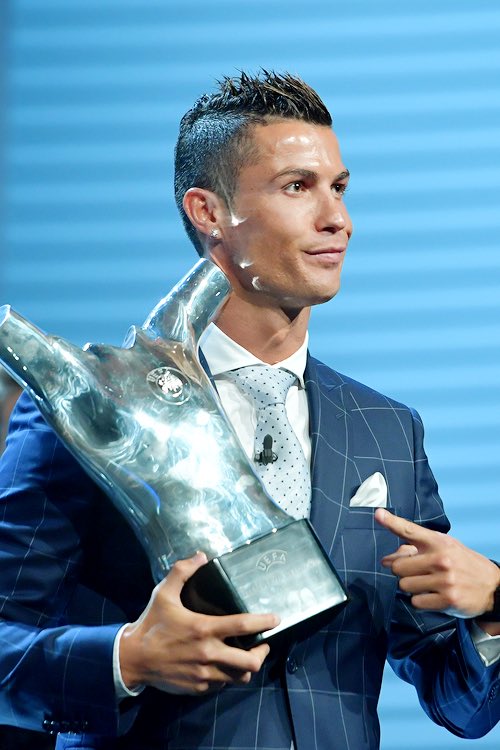 EKHLASALOTAIBI's tweet photo. #bestplayerineurope You deserve this award champ!! https://t.co/H4qCTEHlaI