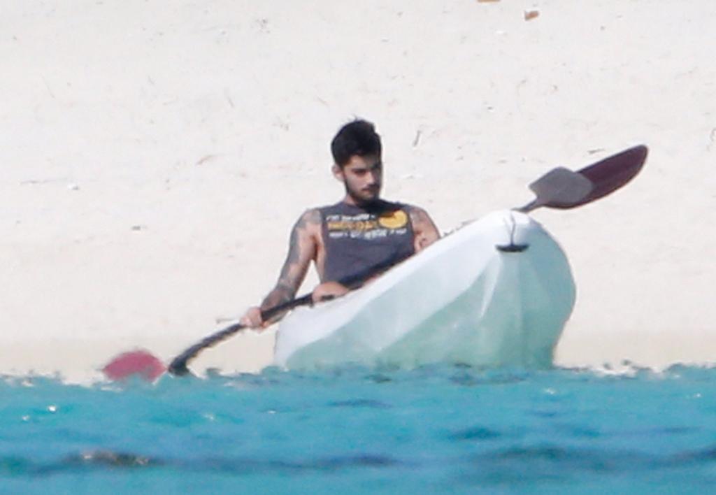 Z4life_'s tweet photo. Looks like it's one of his hobbies #kayaking #18aug2016 https://t.co/rMhXa7FGuc