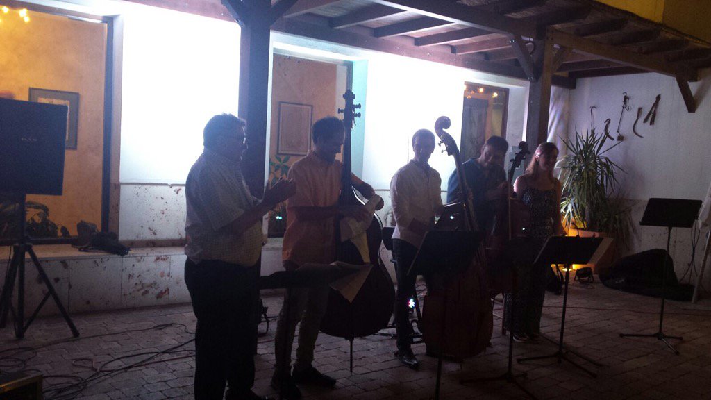 #FeriasdeBuñol2016 inauguración exposición Aparisi. Venta Pilar #Buñol concierto de P. Vilaplan D. Barona y Y. Adams