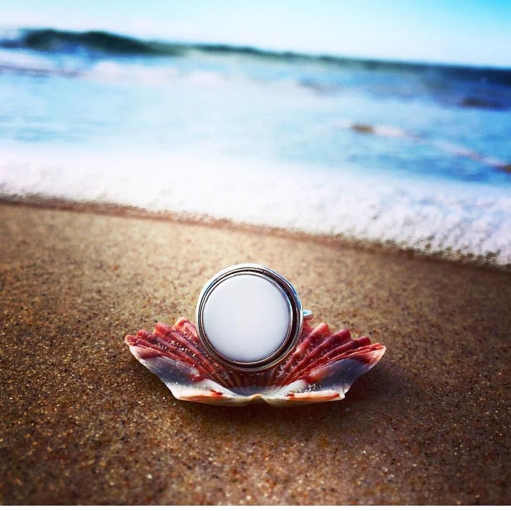 Violetgray_'s tweet photo. c l e a n s i n g • rituals. @collection_moments taking her new 'White Space' ring to the … https://t.co/CLdokaoO1W https://t.co/3biQJ90PZV
