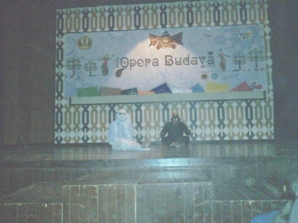 OperaBudayaFIB's tweet photo. Penampilannya serem tapi seru deh. Ya kan, Pramuda? https://t.co/fbHEhsDrlp