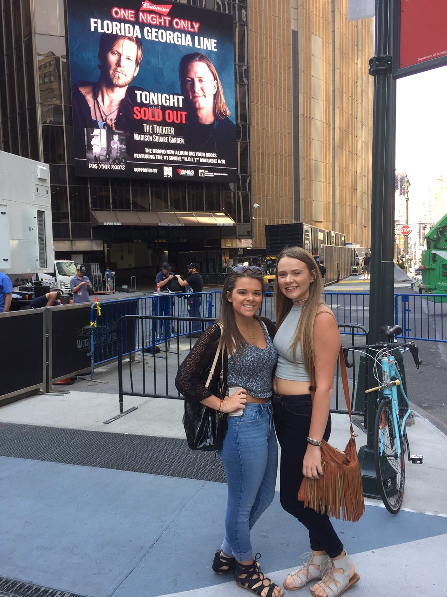 brucefaninnj2's tweet photo. @NASHFM947NY here for this awesome @FLAGALine show!  #nashfmupgrademe https://t.co/YsFtzv9zSP