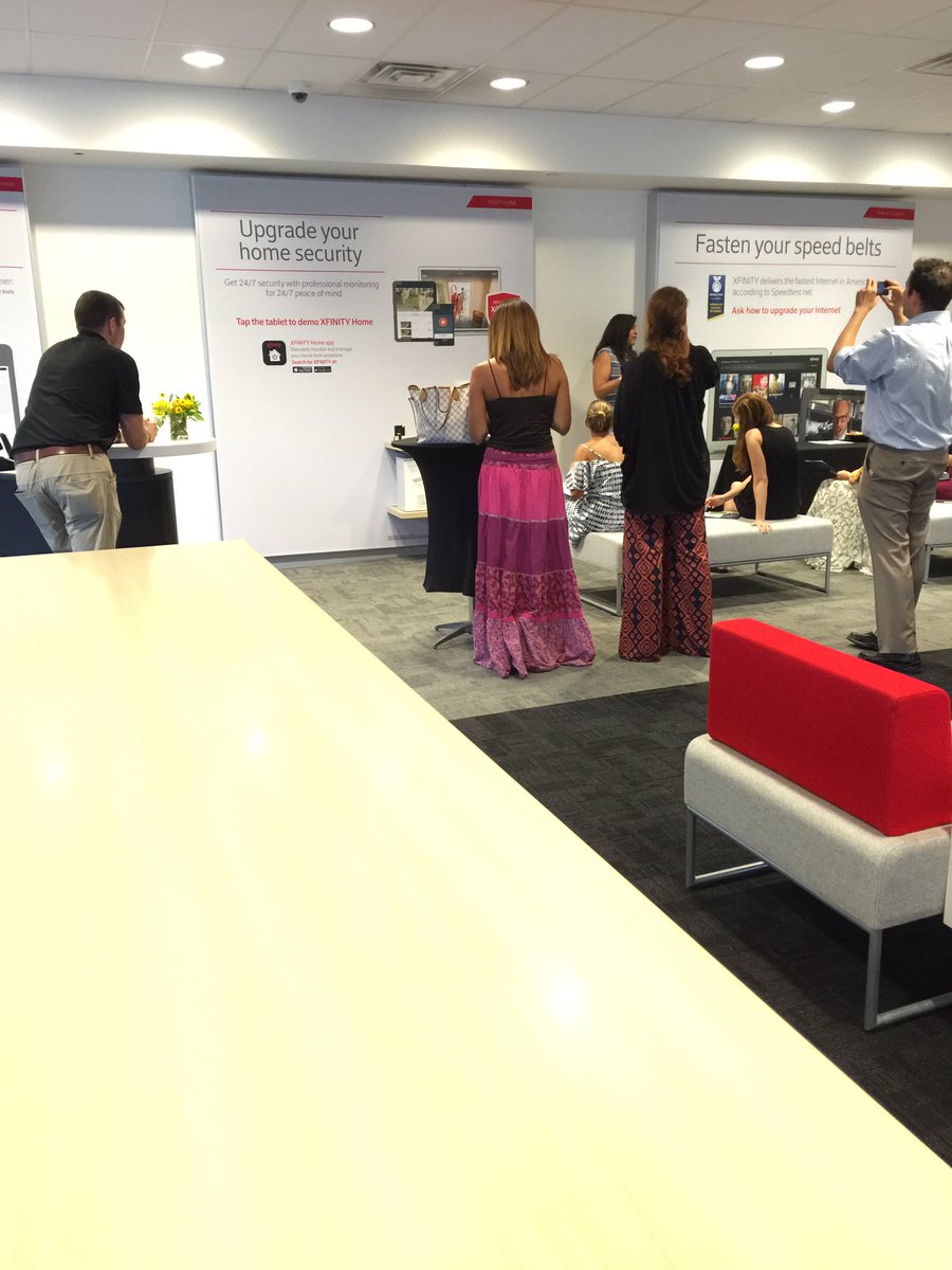 CompresAlexandy's tweet photo. tech bloggers out here in somerville,ma learning about our home security system! #XfinityMoms #Xfinity #Xhome https://t.co/bGWZXwwZZo