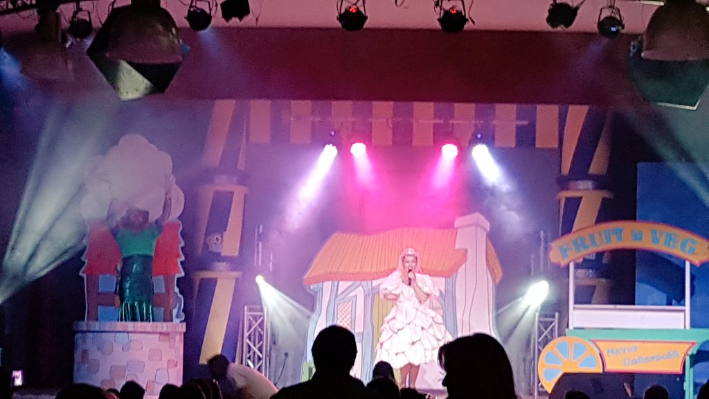 DebraLeaver's tweet photo. @FunStarsGoLive @haven @TalentTag Jack and the Human Beanstalk #westisbest #Rockley @thetomwhalley https://t.co/2P4tVYgnAh