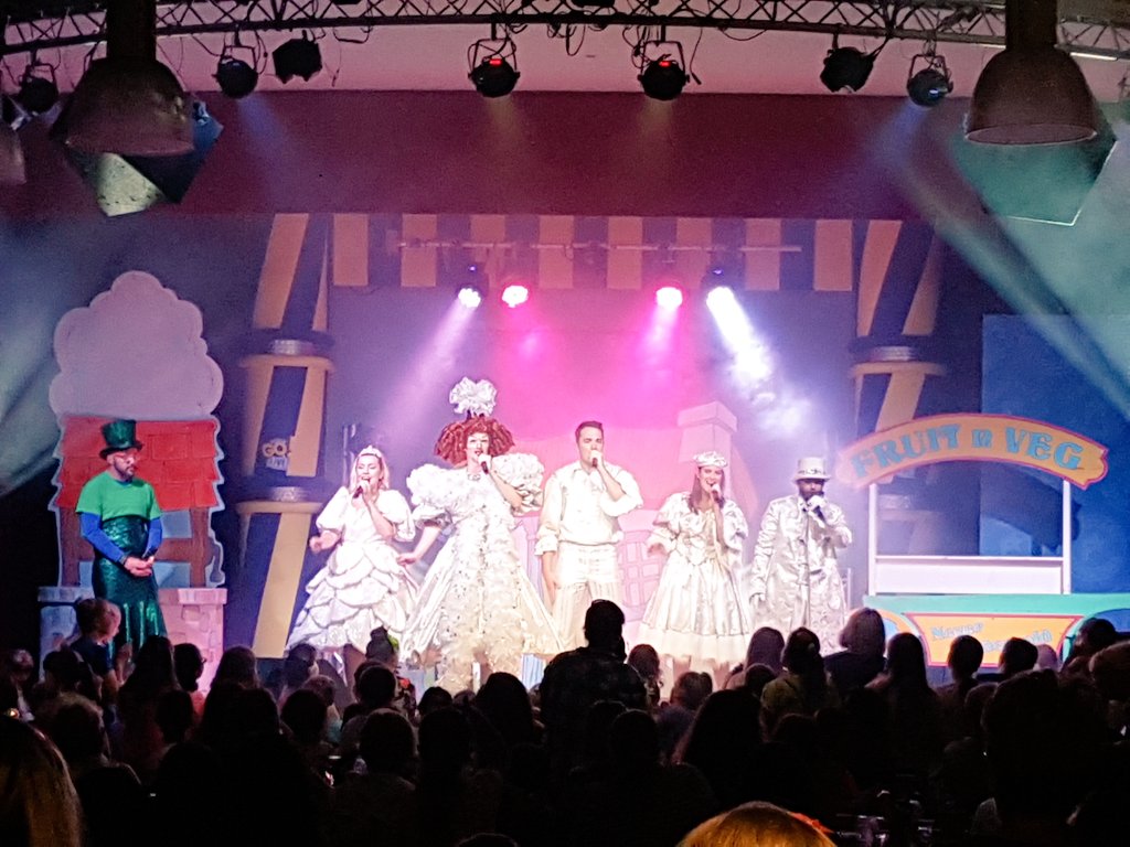 DebraLeaver's tweet photo. @FunStarsGoLive @haven @TalentTag Jack and the Beanstalk .... Simply AMAZING #westisbest #Rockley @thetomwhalley https://t.co/1N99n0I9qj