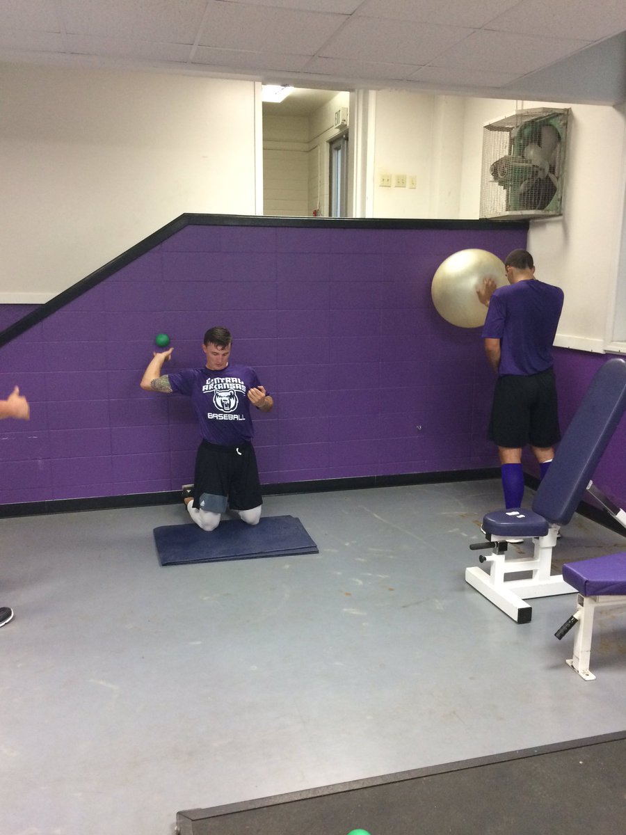 Coachharlan22's tweet image. Fun to watch the boys earn each other&apos;s trust! Great day of work! #armcare  #recoverylab