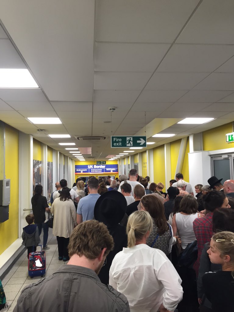 FoodTechExpert's tweet image. Welcome to midnight @lutonairport - #whatajoke #andithoughtstanstedwasbad