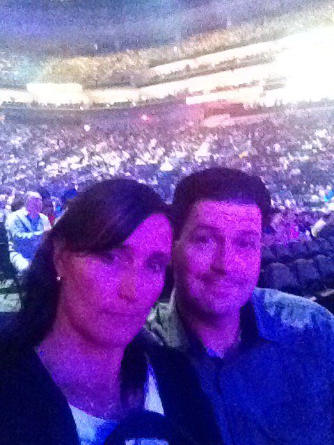 MJProulx's tweet photo. Ce soir c'est mon cadeau de Noël!!! 🎉🎉 enfin!! #Celinedionqc https://t.co/ZitYmhKyp6